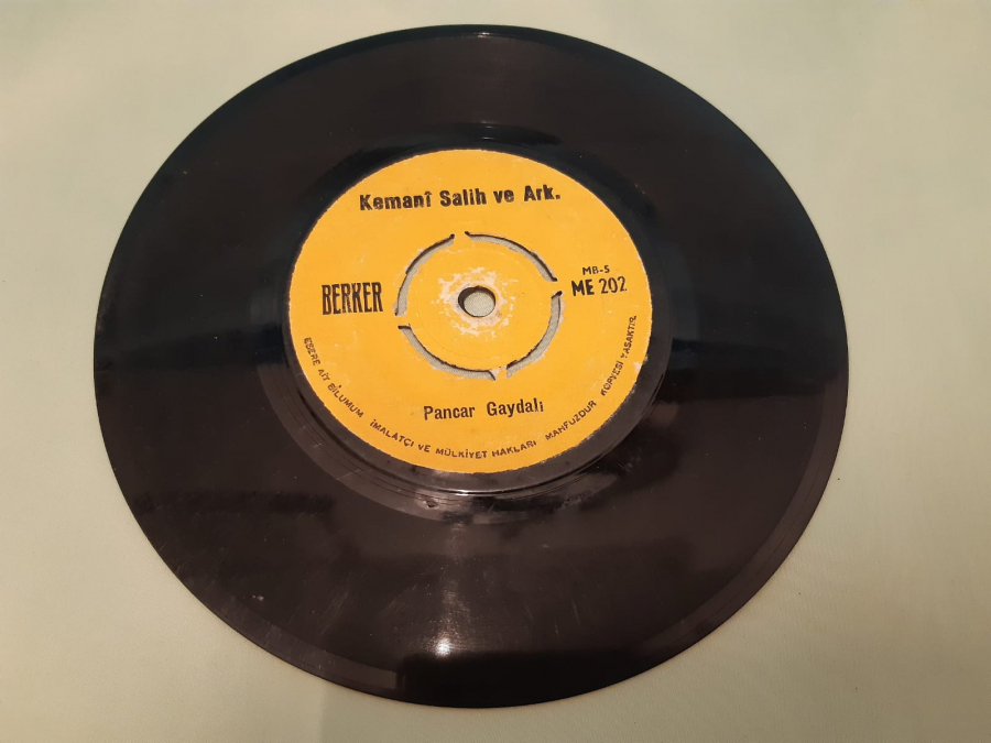 BERKER PLAK KEMANİ SALİH VE ARK  PANCAR GAYDALİ , KARŞILAMA 45 LİK YERLİ PLAK 