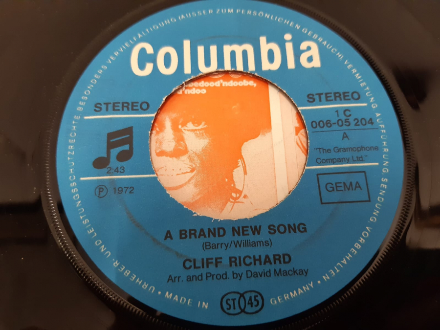COLUMBİA PLAK CLIFF RICHARD THE OLD ACCORDION , A BRAND NEW SONG 45 LİK YABANCI PLAK 