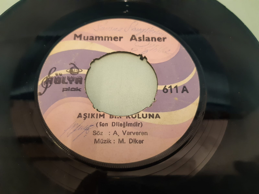 HÜLYA PLAK MUAMMER ASLANER  AŞIKIM BİR KULUNA , KADERİMİN HİKAYESİ 45 LİK YERLİ PLAK 