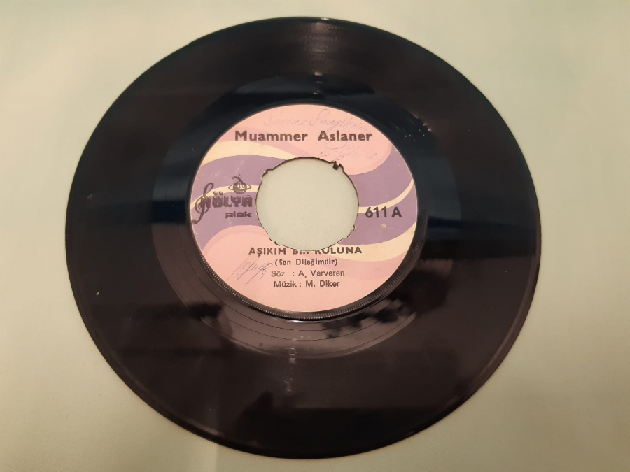 HÜLYA PLAK MUAMMER ASLANER  AŞIKIM BİR KULUNA , KADERİMİN HİKAYESİ 45 LİK YERLİ PLAK 