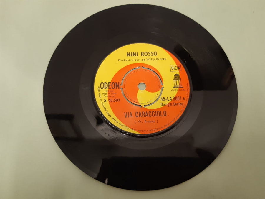 ODEON PLAK NINI ROSSO IL SILENZIO , VIA CARACCIOLO 45 LİK YABANCI PLAK 