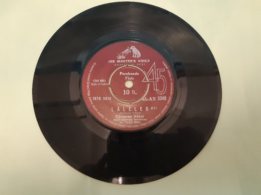 SAHİBİNİN SESİ KAMURAN AKKOR REYHAN , LALELER 45 LİK YERLİ PLAK 