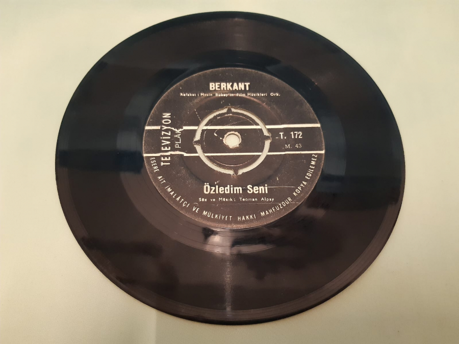 TELEVİZYON PLAK BERKANT SAMANYOLU , ÖZLEDİM SENİ 45 LİK YERLİ PLAK 