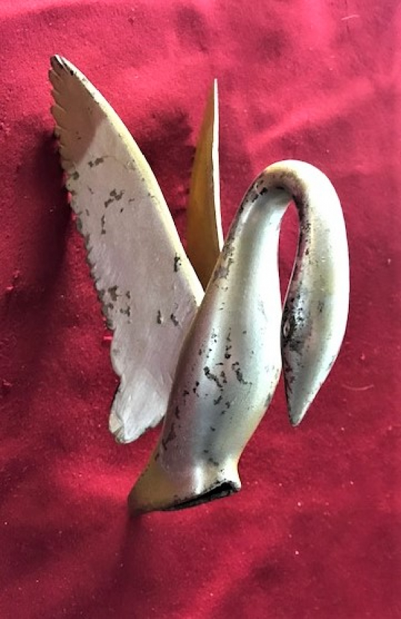 ARABA ÖN KAPUT KUŞU METAL PİRİNC 1940