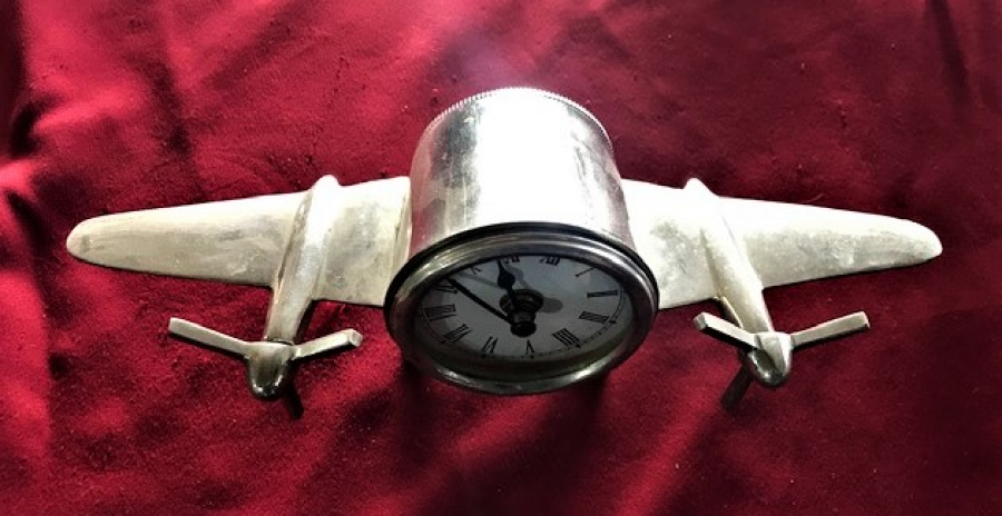 PİRİNC METAL ÜZERİ  KROM KAPLAMA CİFT MOTOR VE PERVANELİ UCAK FORMUNDA EKSİKSİZ SORUNSUZ QARZT SAAT 