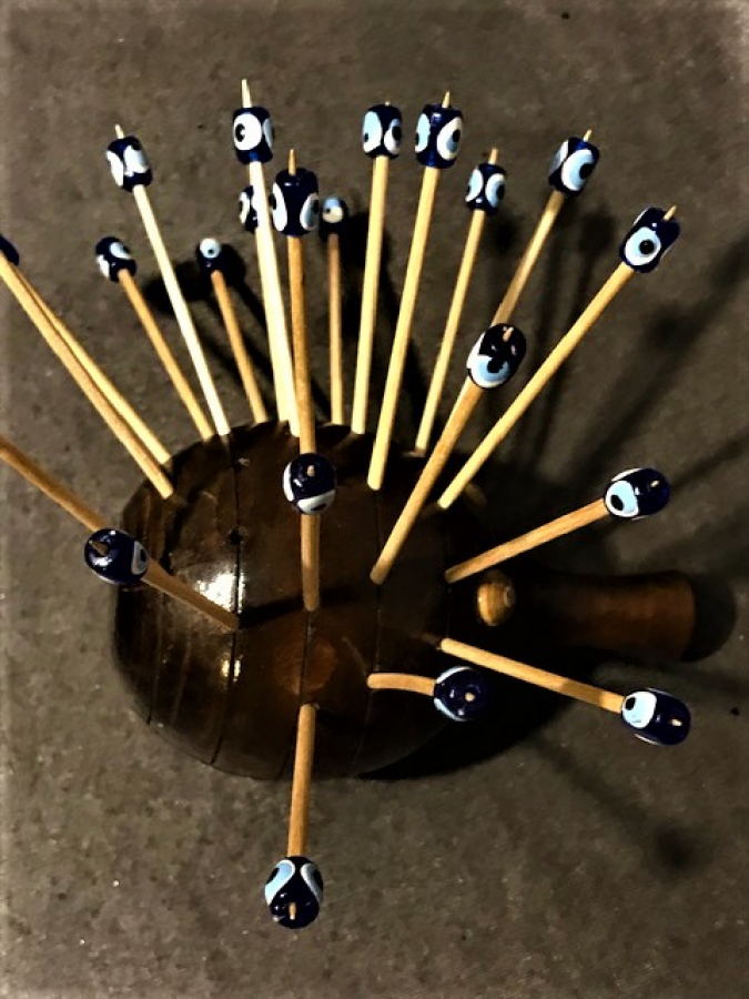 OSMANLI KURDANLIK AHŞAP KİRPİ MASA ÜZERİ 