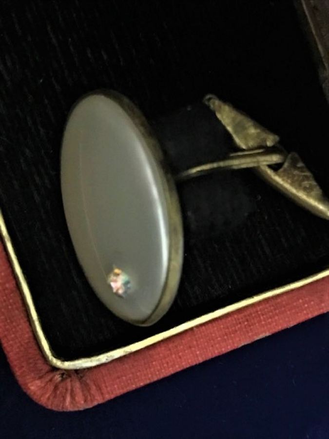 1925 OSMANLI ORJİNAL KENDİ KUTUSUNDA SEDEF TEK TAŞLI TAKIM  MANŞET KOL DUGMESİ ÜZERİ OSMANLICA TÜRKİYE CUMHÜRİYETİ YAZMAKTADIR