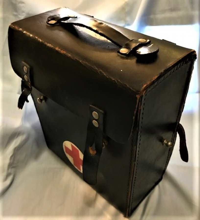 SİYAH DERİ İÇİ BÖLMELİ KIZIL HAC İLK YARDIM CANTASI