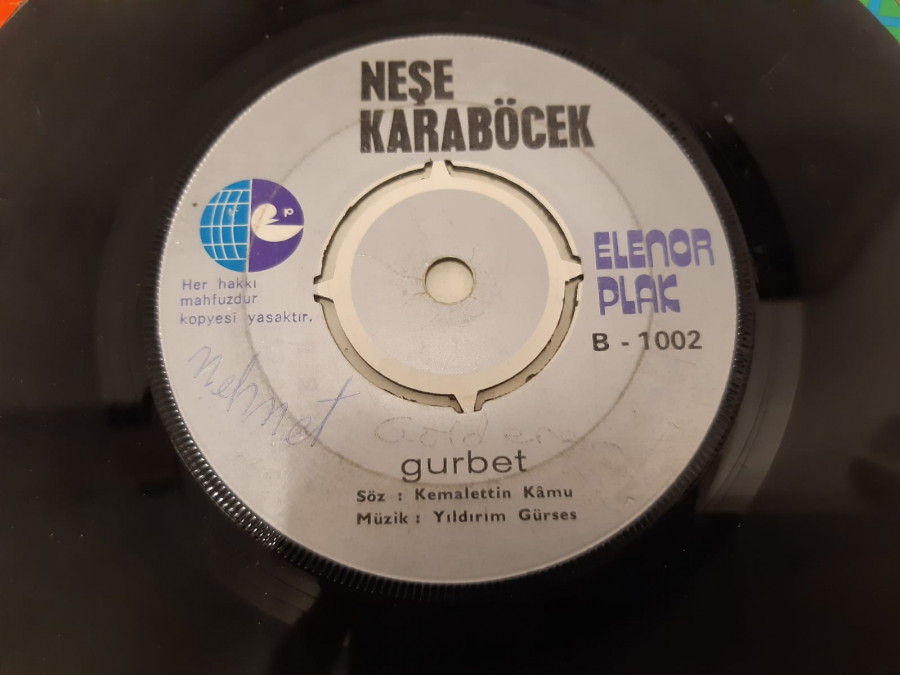 NEŞE KARA BÖCEK GURBET , AŞK VE GURUR 45 LİK YERLİ PLAK 