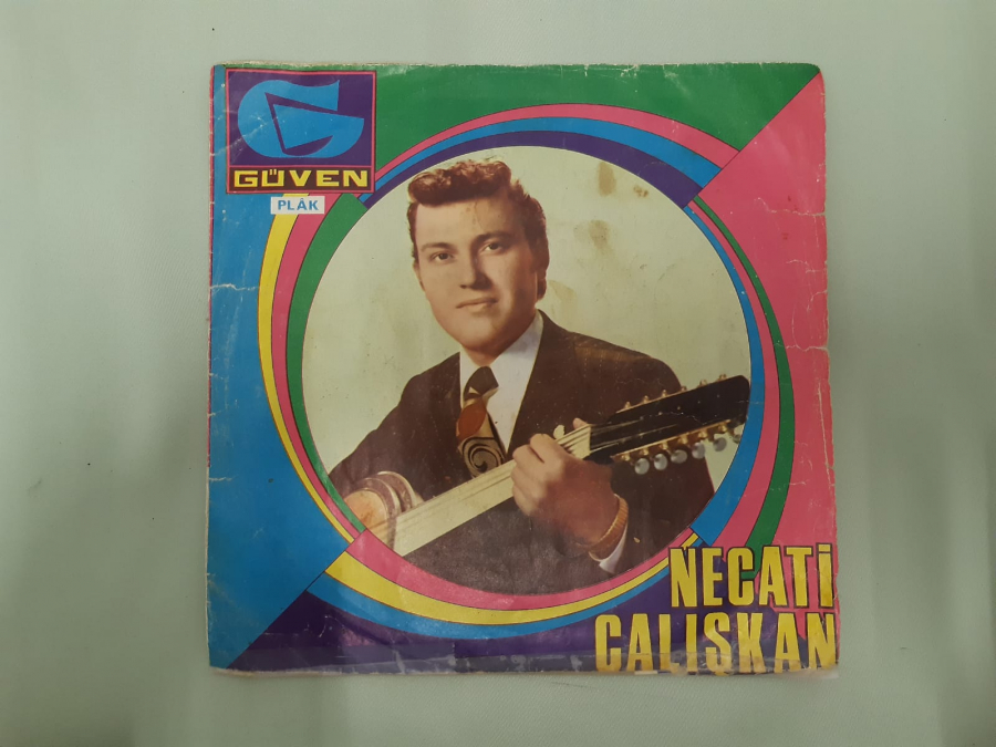 GÜVEN PLAK NECATİ ÇALIŞKAN ÖLSEM DE SEVECEĞİM . YİNE GAMLI GÖNLÜM 45 LİK YERLİ PLAK 
