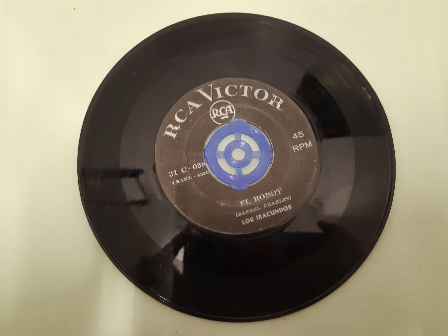 RCA VICTOR PLAK LOS IRACUNDOS GALLINİTA TWIST EL ROBOT 45 LİK YABANCI PLAK 1964