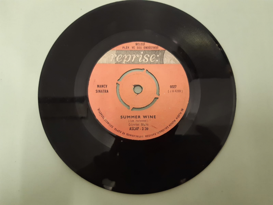 RESRİSE PLAK ASCAP SUMMER WINE , SUGAR  TOWN 45 LİK YABANCI PLAK 