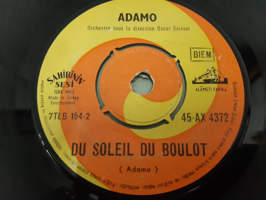 SAHİBİNİ SESİ PLAK ADAMO TU ME REVIENS , DU SOLEIL DU BOULOT 45 LİK YABANCI PLAK 