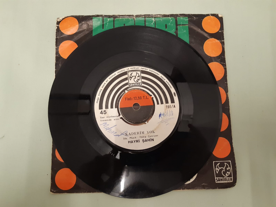  ŞAHİNLER HAYRİ ŞAHİN KADERİM YOK BİLSEN NE DERTLİ BAŞIM 45 LİK YERLİ PLAK 