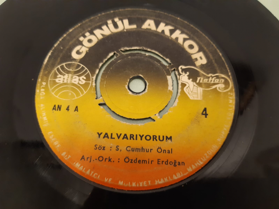  GÖNÜL AKKOR YALVARIYORUM , NE OLDU SANA 45 LİK YERLİ PLAK 