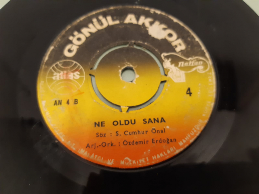  GÖNÜL AKKOR YALVARIYORUM , NE OLDU SANA 45 LİK YERLİ PLAK 