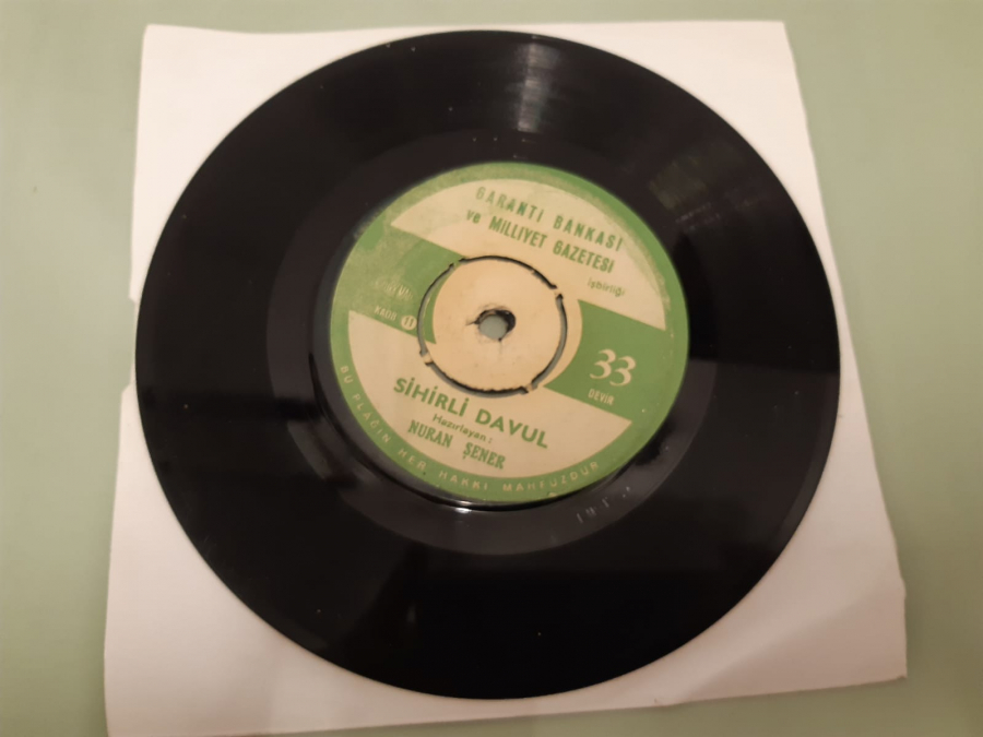 GARANTİ BANKASI NURAN ŞENER KINALI KUZU , SİHİRLİ DAVUL 45 LİK YERLİ PLAK 
