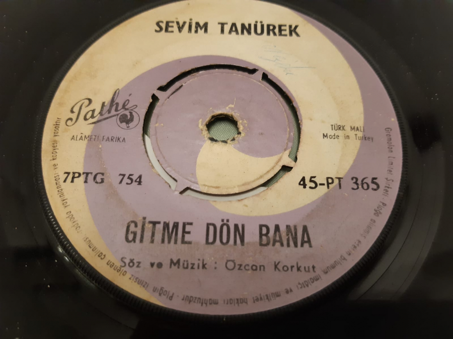 SEVİM TANÜREK GİTME DÖN BANA . MERHABA 45 LİK YERLİ PLAK 