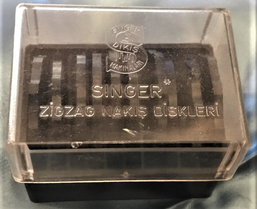 SİNGER ZİGZAG NAKIŞ MAKİNESİ NAKIŞ DİSKLERİ MİKA ORJİNAL KUTUSUNDA 10 ADET