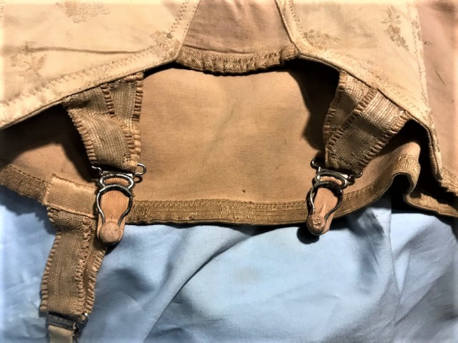 İNGİLİZ JARTİYER LİKRALI KAUCUK DESTEKLİ  KORSE 1940