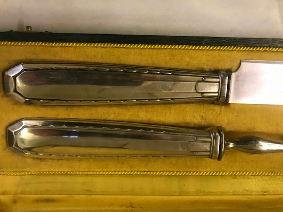 ACİER  FORGE MASA SERVİS TAKIMI BICAK CATAL TAKIMI SAF AYAR GÜMÜŞ SAP DAMGALI ORJİNAL KENDİ İPAK KAPLAMA DERİ KUTUSUNDA 