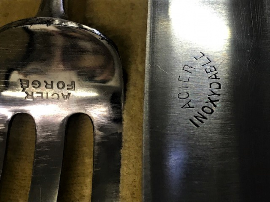 ACİER  FORGE MASA SERVİS TAKIMI BICAK CATAL TAKIMI SAF AYAR GÜMÜŞ SAP DAMGALI ORJİNAL KENDİ İPAK KAPLAMA DERİ KUTUSUNDA 