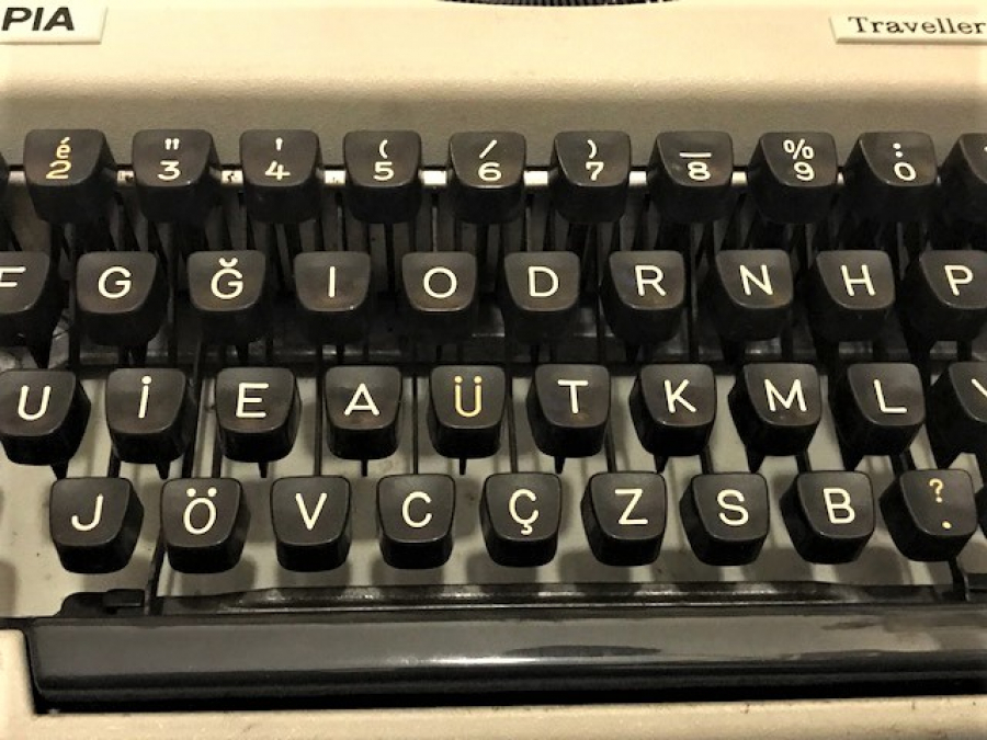 OLYMPİA TRAVELLER DE LUXE DAKTİLO F KLAVYE TAŞIMA CANTALI 1970