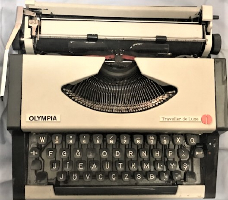 OLYMPİA TRAVELLER DE LUXE DAKTİLO F KLAVYE TAŞIMA CANTALI 1970