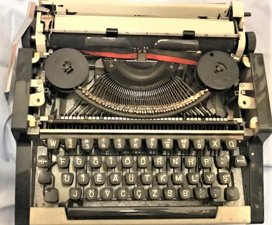 OLYMPİA TRAVELLER DE LUXE DAKTİLO F KLAVYE TAŞIMA CANTALI 1970