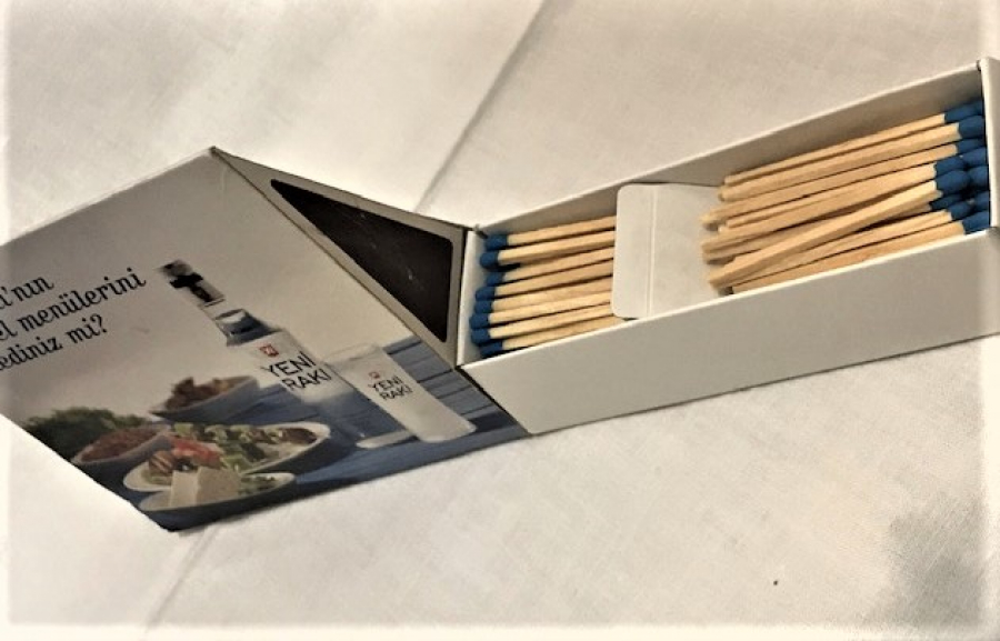 YENİ RAKI NIN ÖZEL MENÜLERİNİ DENEDİNİZ Mİ REKLAMLI EV ŞEKLİNDE TASARLANMIŞ KARTON KİBRİT 