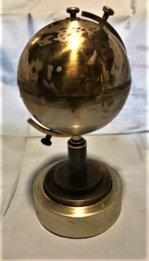 DUNYA KAPAKLI YUVARLAK METAL SIGARA KUTUSU