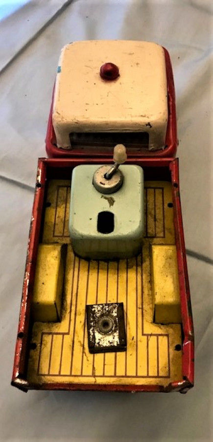 TENEKE  OTO KURTARICISI OYUNCAK KAMYON 1960