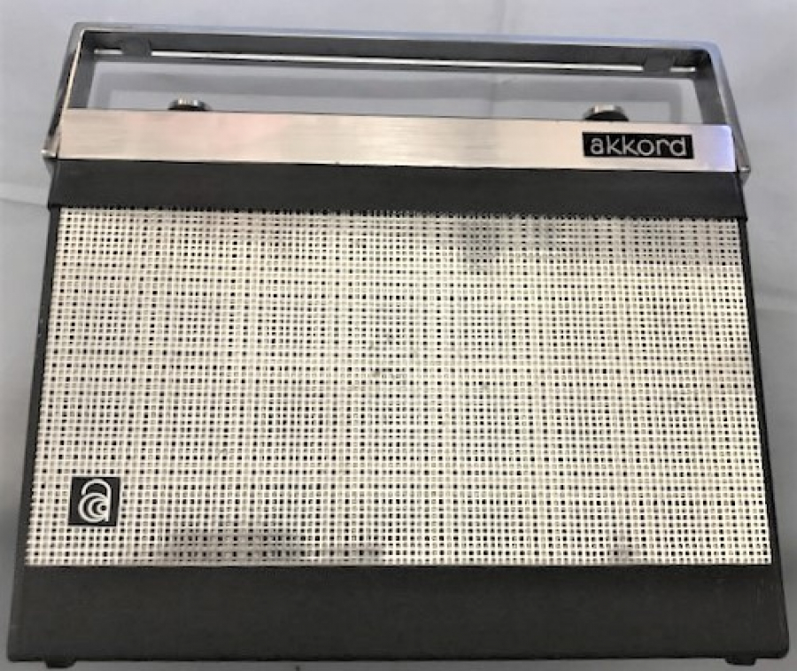 AKKORD 130 ALMAN RADİO ARACLARDA KULLANMA ÖZELLİKLİ 1969