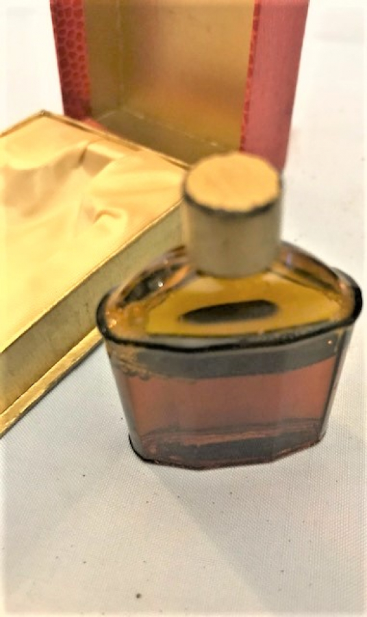 TROİKA 4711 MİNYATUR ORJİNAL KIRMIZI KUTUSUNDA CAM ŞİŞEDE UFAK BOY PARFUM