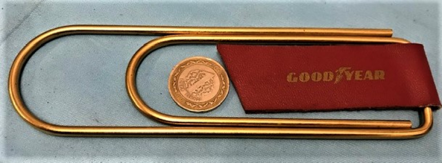 GOOD YEAR  ONÜCÜNCÜ HİSSEDARLAR TOPLANTISI  15 MART 1974 ATAC KAGIT TUTUCU SIKIŞTIRICI KIRMIZI DERİ GOOD YEAR REKLAMLI