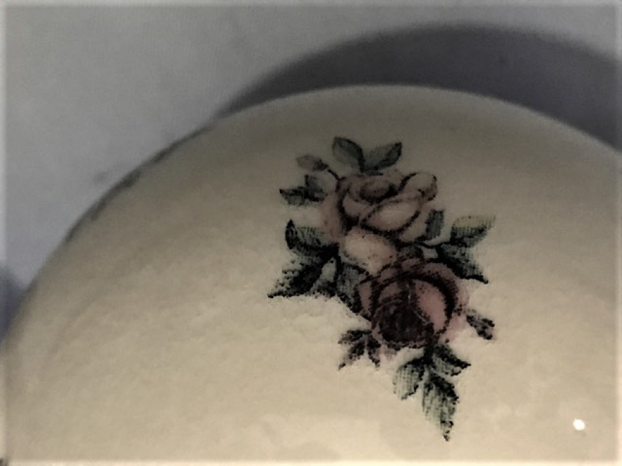 2 ADET ÜZERİ CİCEK DESENLİ PORSELEN KAPI TOKMAKLARI 7 CM CAPINDA