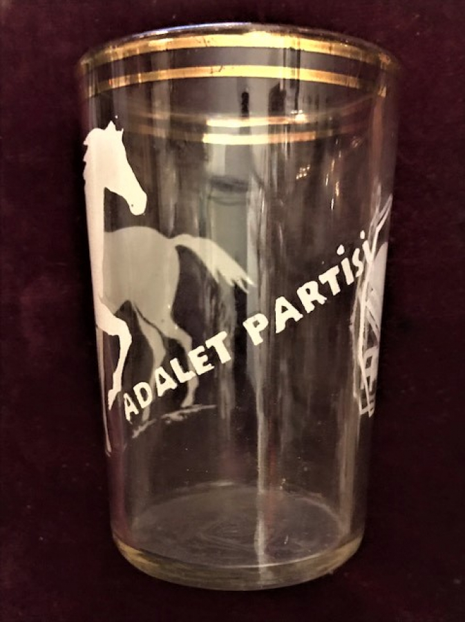 AP ADALET PARTİSİ KIRAT SEMBOLLU KENARI ALTIN YALDIZ CAM SU BARDAGI