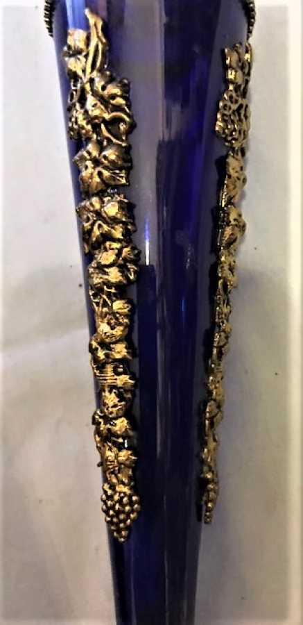 PARLEMENT MAVİ RENK OTO CAM VAZO KARANFİLLİK SARI İŞLEMELİ