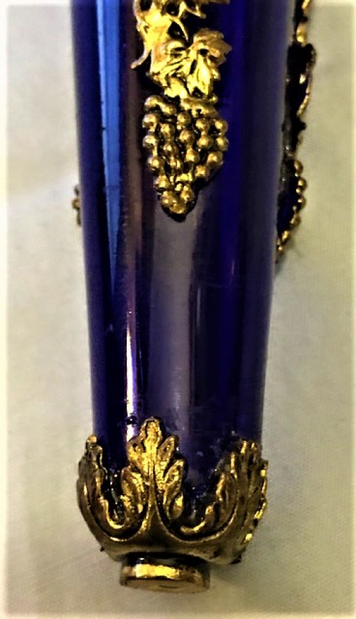 PARLEMENT MAVİ RENK OTO CAM VAZO KARANFİLLİK SARI İŞLEMELİ