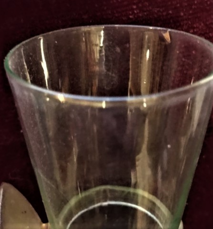 SU YEŞİLİ RENK OTO CAM VAZO KARANFİLLİK ÖN CAM VANTUZLU