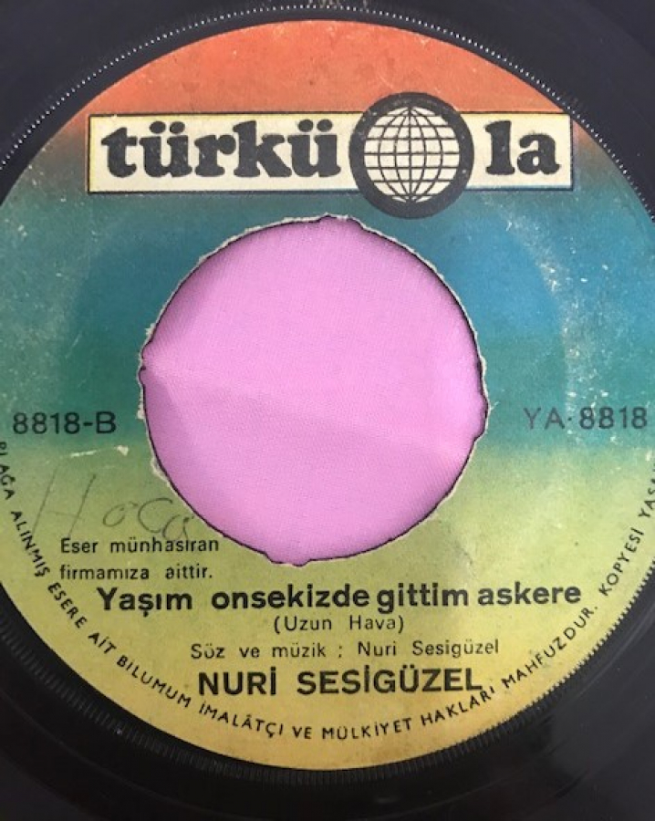 NURİ SESİGÜZEL YAŞIM ONSEKİZDE GİTTİM ASKERE-BİZİM GÖCLER ŞU ELLERDE 45 LİK YERLİ PLAK 