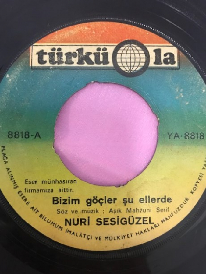 NURİ SESİGÜZEL YAŞIM ONSEKİZDE GİTTİM ASKERE-BİZİM GÖCLER ŞU ELLERDE 45 LİK YERLİ PLAK 
