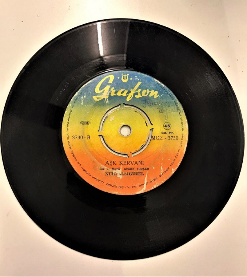 NURİ SESİGÜZEL AŞK KERVANI-SEVDALI GELİN 45 LİK YERLİ PLAK 