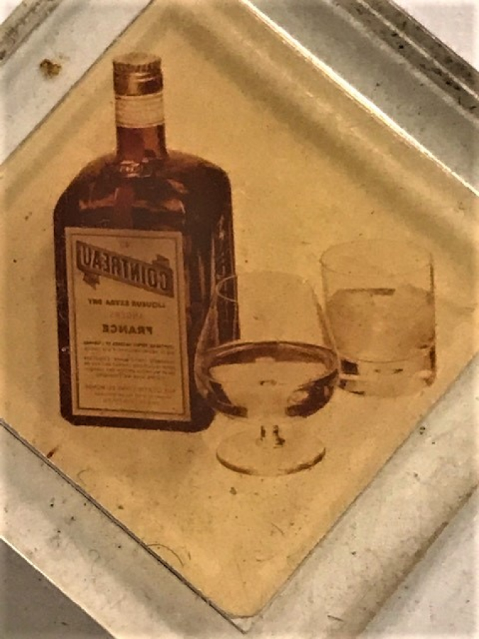 COINTREAU FRANCE VİSKİ ŞİŞLİ ANAHTARLIK  POLİ KARBON 3X3 KARE ÖLCUDE