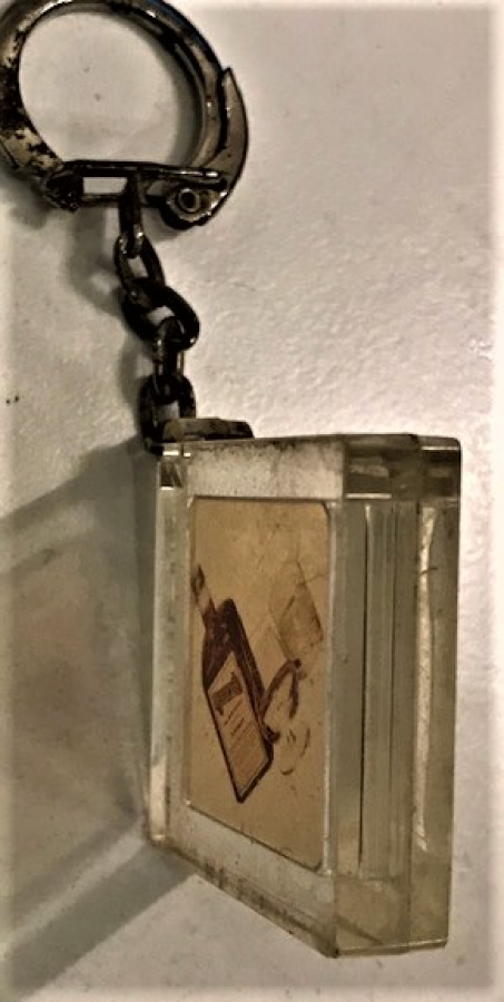 COINTREAU FRANCE VİSKİ ŞİŞLİ ANAHTARLIK  POLİ KARBON 3X3 KARE ÖLCUDE