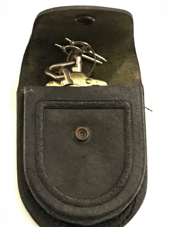 MASOLET 80 Lİ YILLAR DERİ KEMER ORJİNAL CANTALI 2 ANAHTARLI CELİK KELEPCE YENİLERLE MUKAYESE ETMEYİNİZ