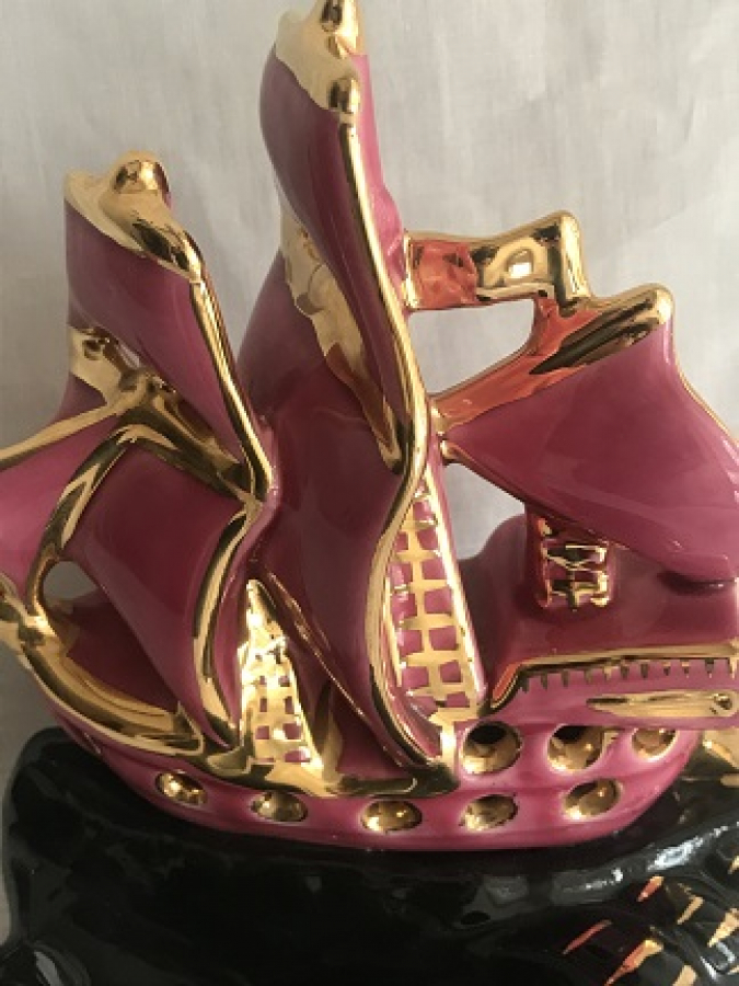 YELKENLİ PORSELEN PENBE SİYAH RENKLERDE SABUNLUK