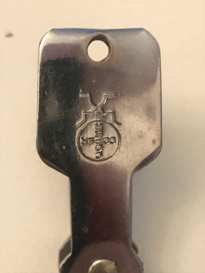 VAT 69 WHISKY ŞİŞE ŞEKLİNDE CİFT CAMBAZ ARMALI CELİK TIRNAK MAKASI