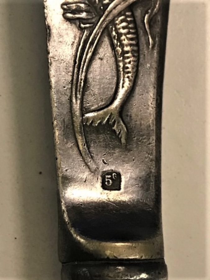 GÜMÜŞ ÜZERİ İŞLEMELİ BALIK BICAGI