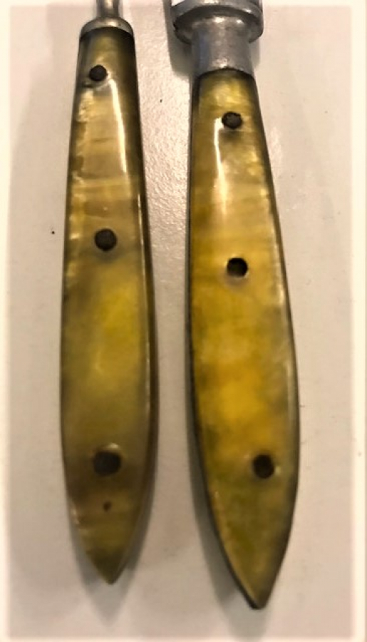 BURSA YAŞAR PASLANMAZ GARANTİ DAMGALI SARI RENK SAPLAR CELİK 1CATAL 1 BICAK TEK KİŞİLİK KAHVALTI SETİ